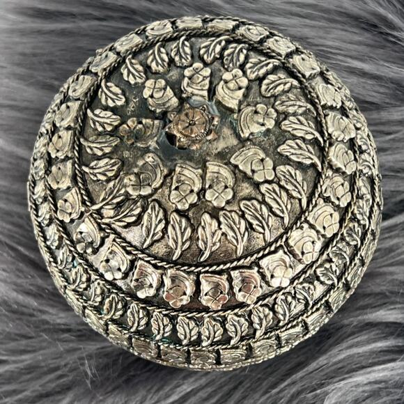 Vintage Ornate Silver Floral Sphere – Decorative Accent Piece - Bowl Filler - Picture 6 of 8